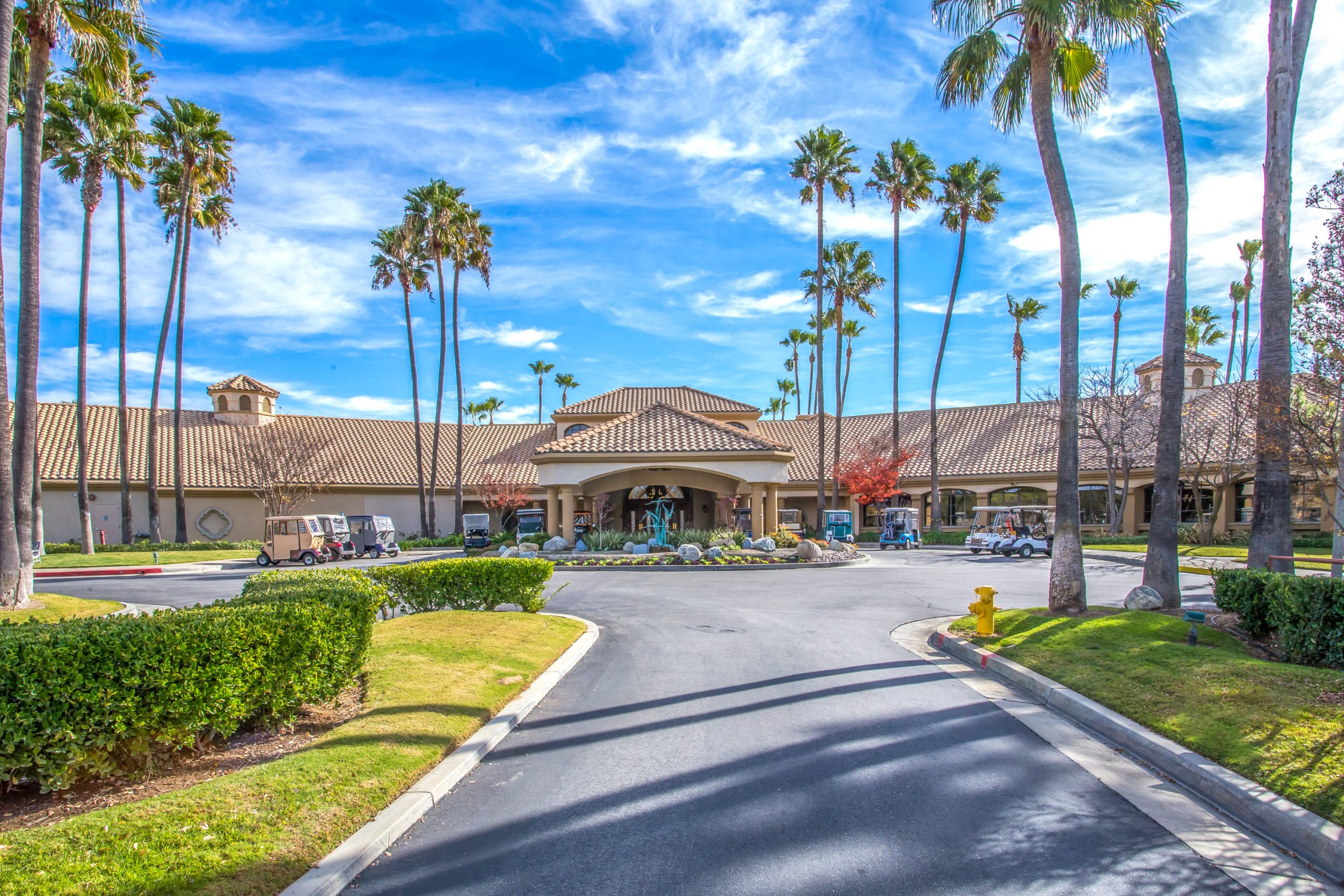 Exterior view of Sun Lakes Country Club clubhouse in Beaumont/Banning 55+ community.